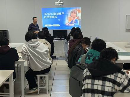 一群人在开会 AI 生成的内容可能不正确。